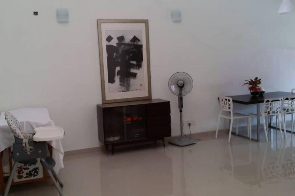 Terrace House Near Stulang Laut Ciq Midvalley Ksl For 7Pax Джохор Бахру Екстериор снимка