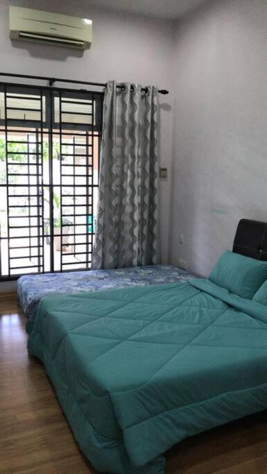 Terrace House Near Stulang Laut Ciq Midvalley Ksl For 7Pax Джохор Бахру Екстериор снимка
