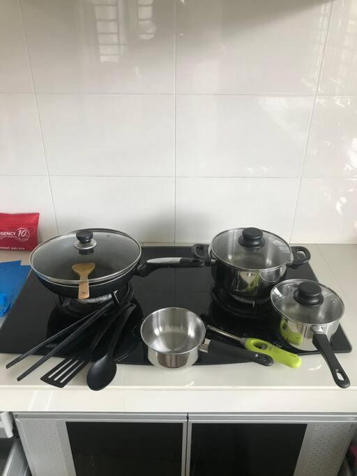 Terrace House Near Stulang Laut Ciq Midvalley Ksl For 7Pax Джохор Бахру Екстериор снимка