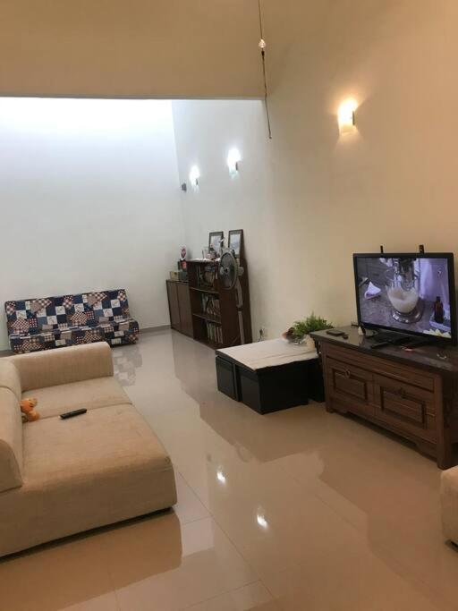Terrace House Near Stulang Laut Ciq Midvalley Ksl For 7Pax Джохор Бахру Екстериор снимка