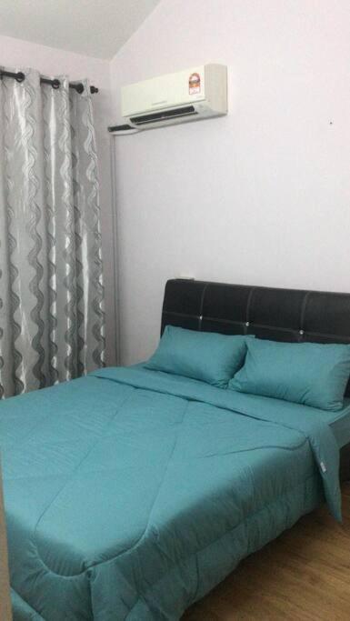 Terrace House Near Stulang Laut Ciq Midvalley Ksl For 7Pax Джохор Бахру Екстериор снимка