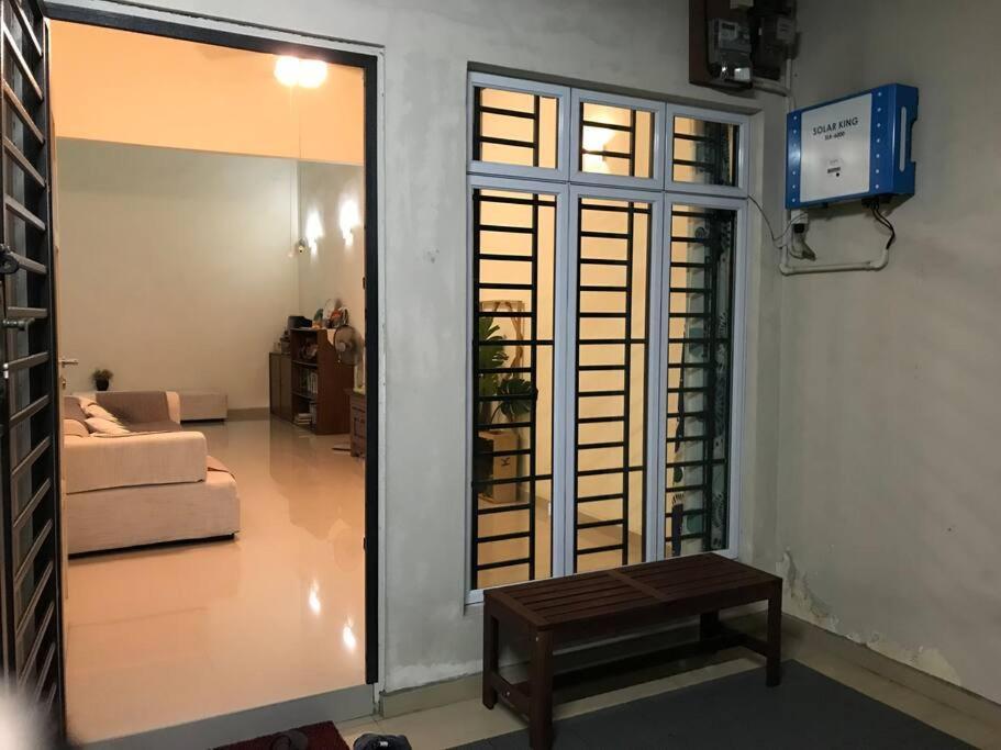 Terrace House Near Stulang Laut Ciq Midvalley Ksl For 7Pax Джохор Бахру Екстериор снимка