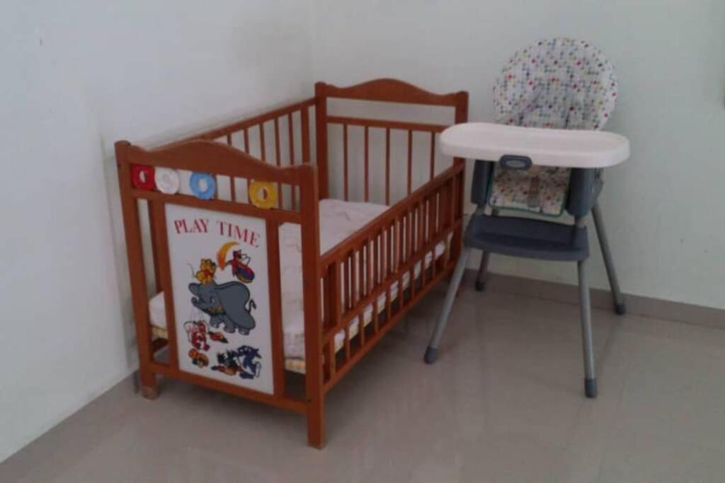 Terrace House Near Stulang Laut Ciq Midvalley Ksl For 7Pax Джохор Бахру Екстериор снимка