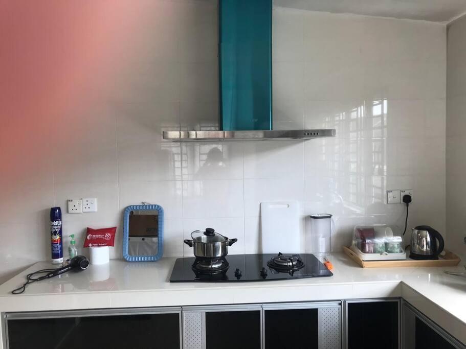 Terrace House Near Stulang Laut Ciq Midvalley Ksl For 7Pax Джохор Бахру Екстериор снимка