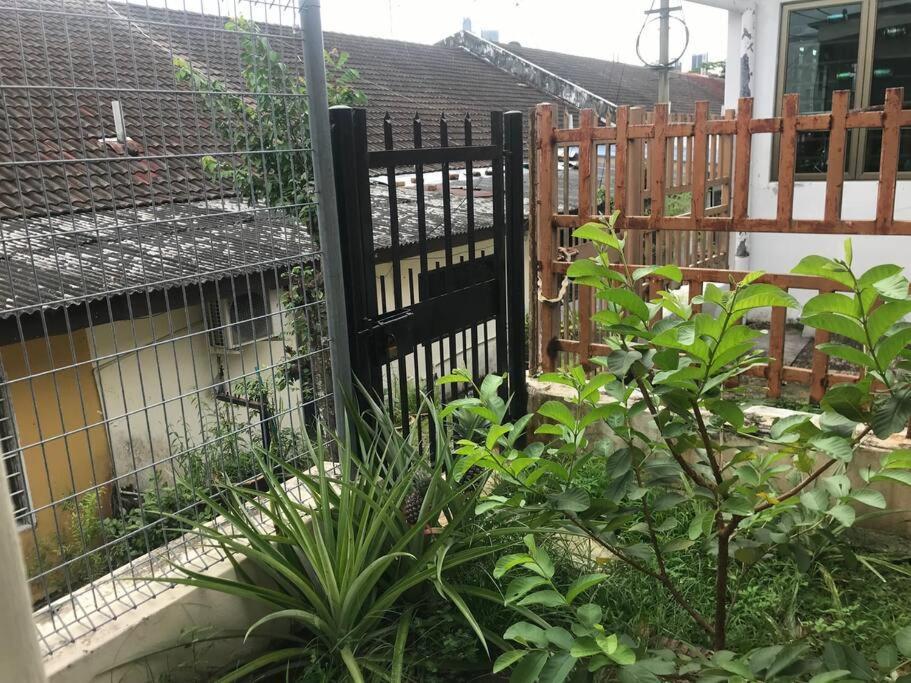 Terrace House Near Stulang Laut Ciq Midvalley Ksl For 7Pax Джохор Бахру Екстериор снимка