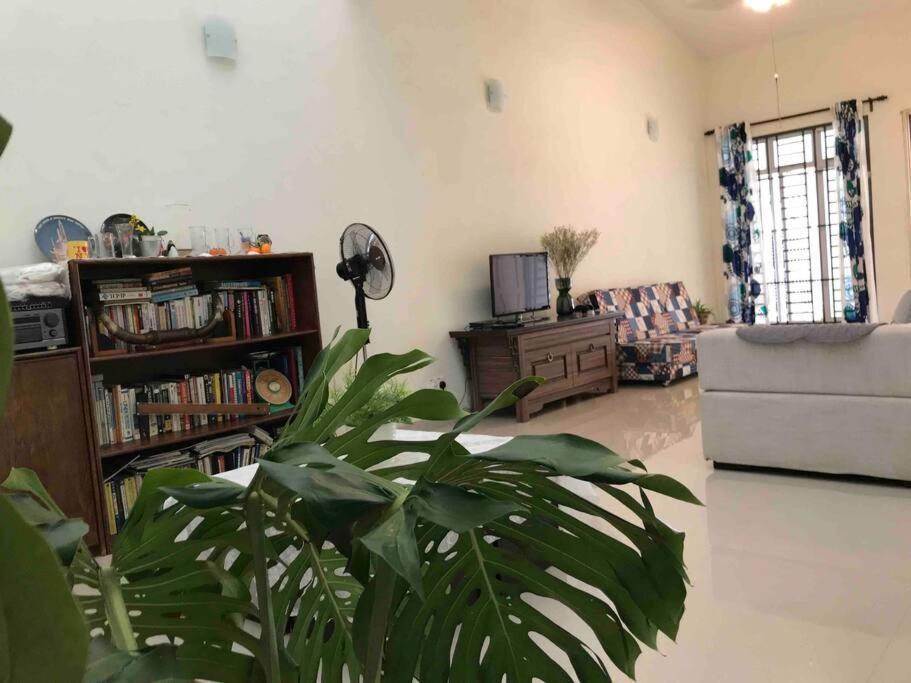 Terrace House Near Stulang Laut Ciq Midvalley Ksl For 7Pax Джохор Бахру Екстериор снимка