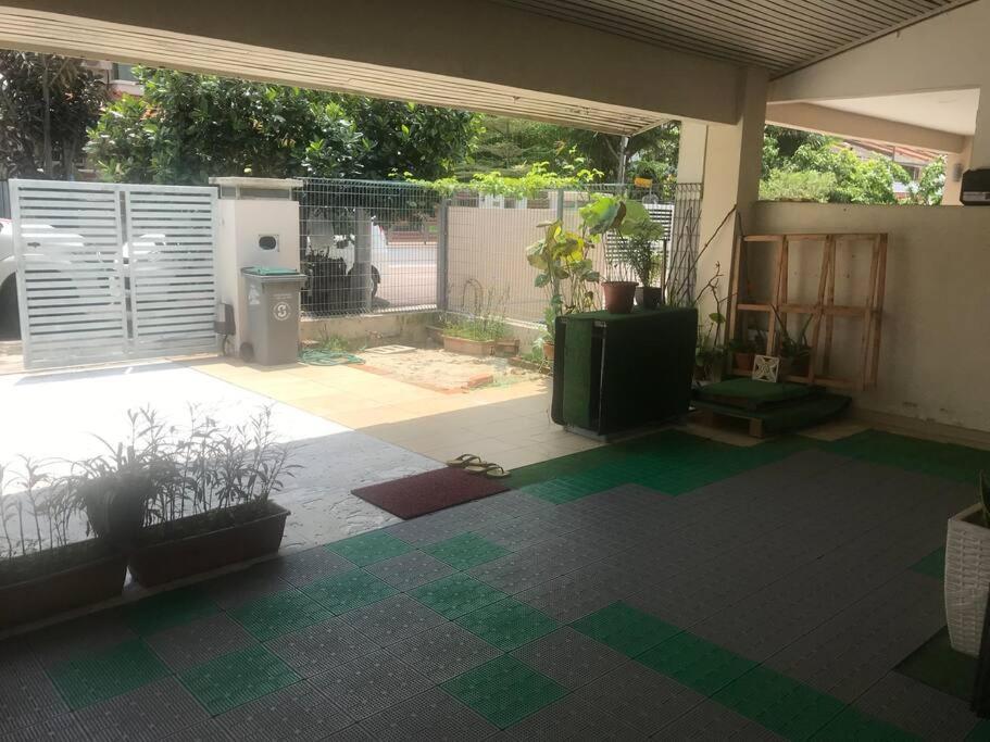 Terrace House Near Stulang Laut Ciq Midvalley Ksl For 7Pax Джохор Бахру Екстериор снимка