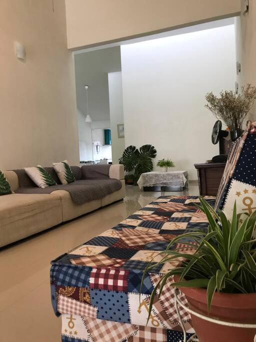 Terrace House Near Stulang Laut Ciq Midvalley Ksl For 7Pax Джохор Бахру Екстериор снимка