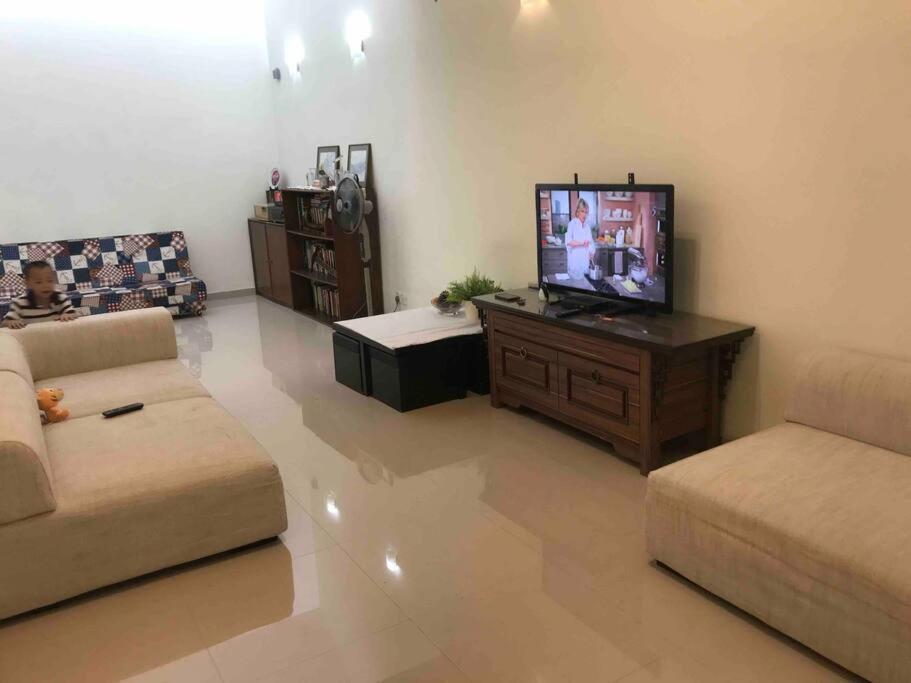 Terrace House Near Stulang Laut Ciq Midvalley Ksl For 7Pax Джохор Бахру Екстериор снимка