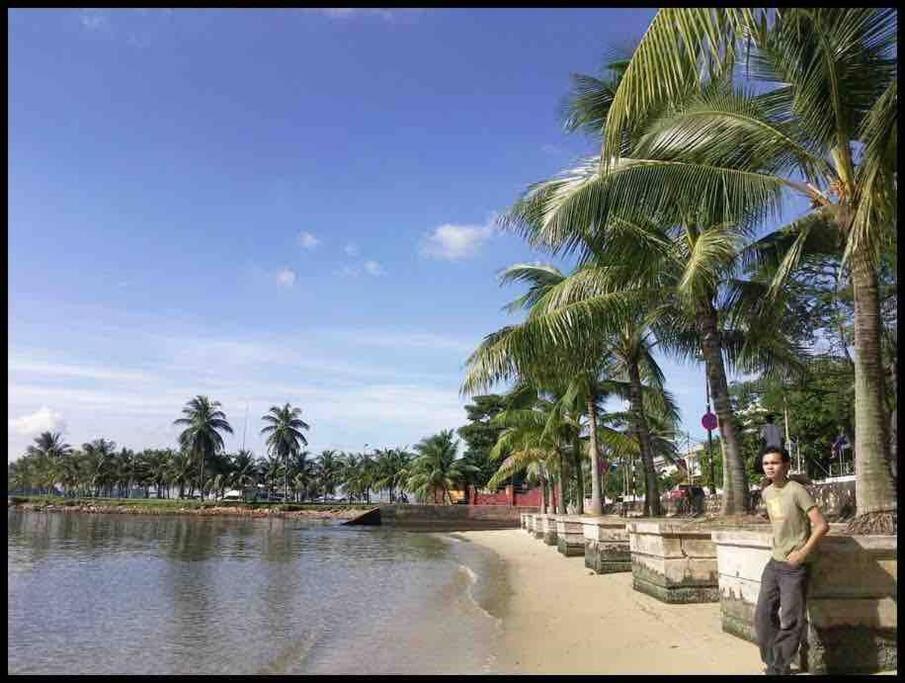 Terrace House Near Stulang Laut Ciq Midvalley Ksl For 7Pax Джохор Бахру Екстериор снимка