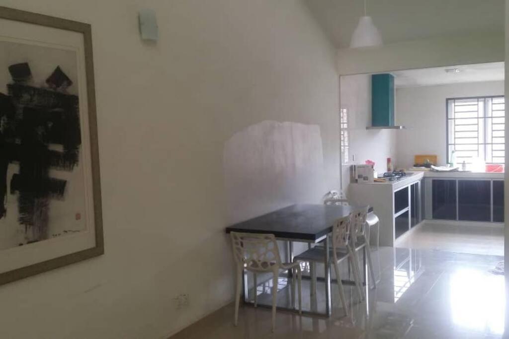Terrace House Near Stulang Laut Ciq Midvalley Ksl For 7Pax Джохор Бахру Екстериор снимка