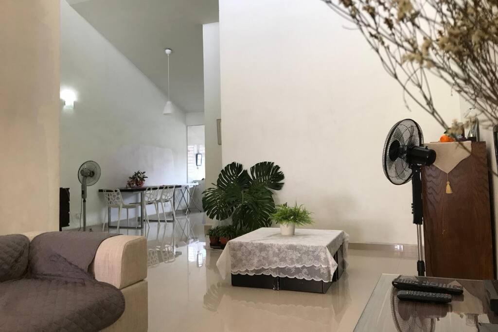 Terrace House Near Stulang Laut Ciq Midvalley Ksl For 7Pax Джохор Бахру Екстериор снимка