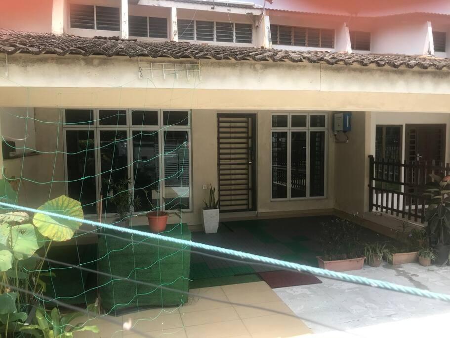 Terrace House Near Stulang Laut Ciq Midvalley Ksl For 7Pax Джохор Бахру Екстериор снимка