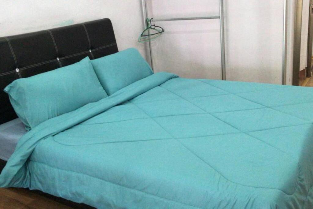 Terrace House Near Stulang Laut Ciq Midvalley Ksl For 7Pax Джохор Бахру Екстериор снимка